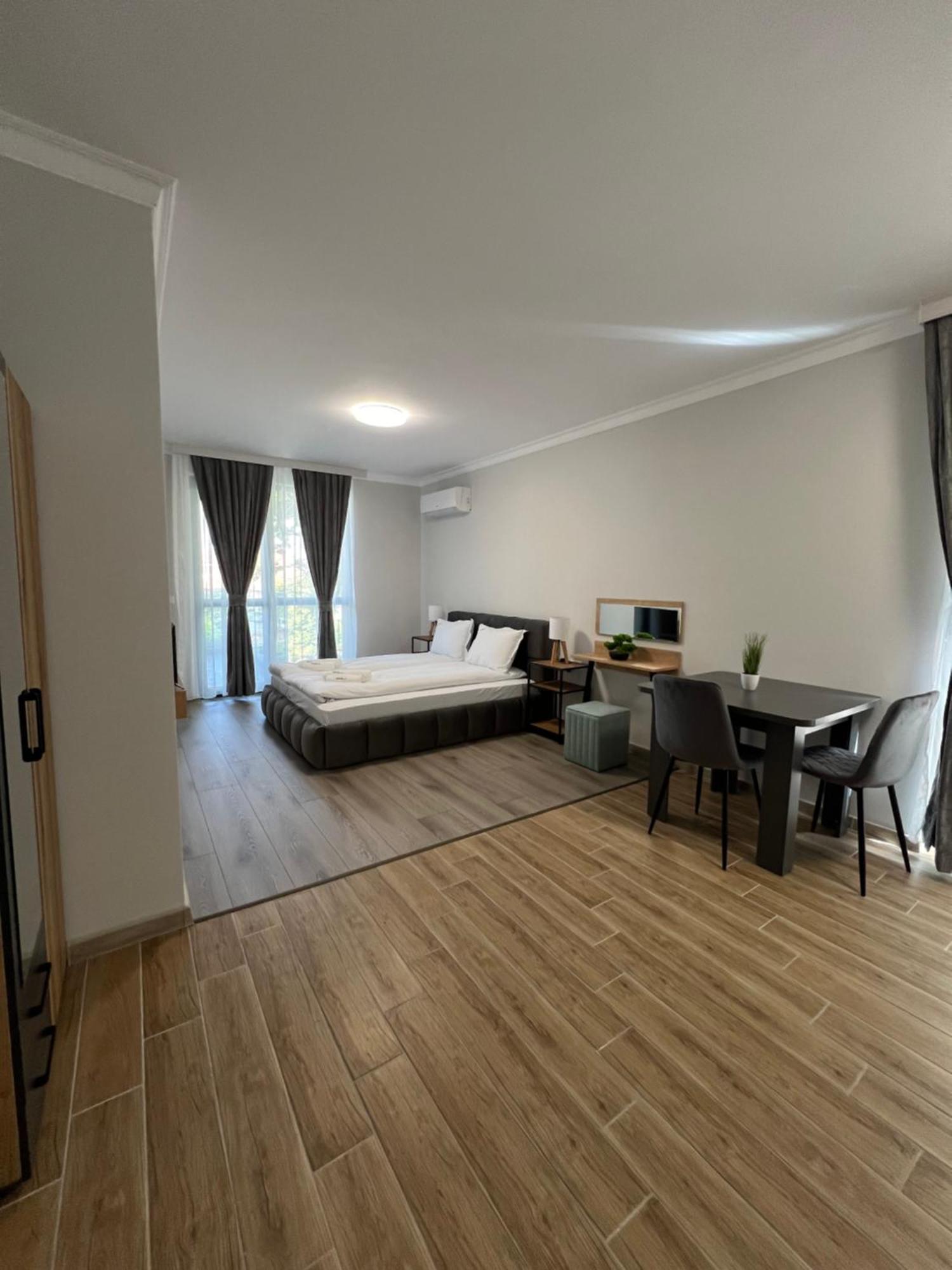 Green Park Apartments And Rooms For Guests アセノヴグラト エクステリア 写真
