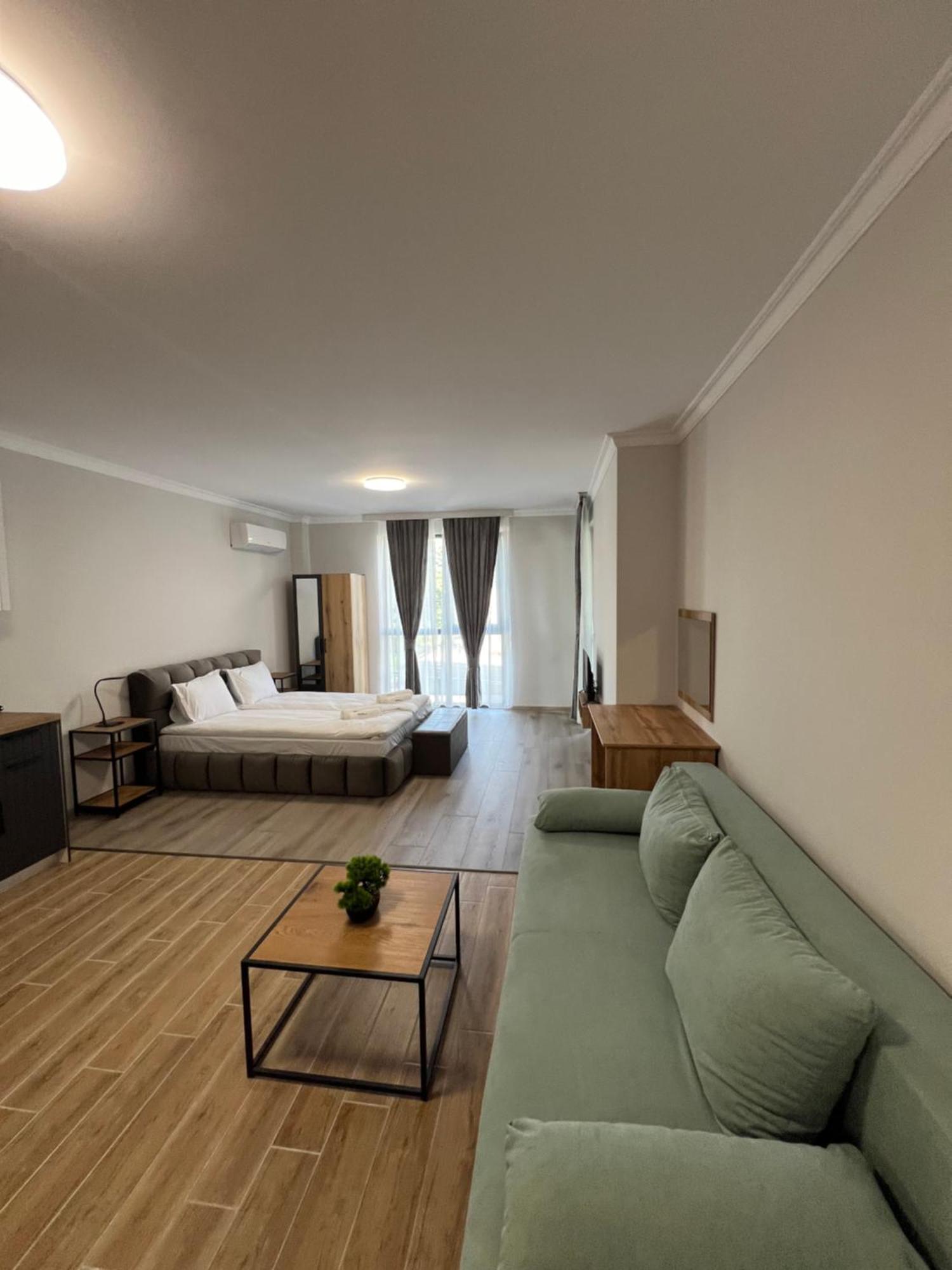 Green Park Apartments And Rooms For Guests アセノヴグラト エクステリア 写真