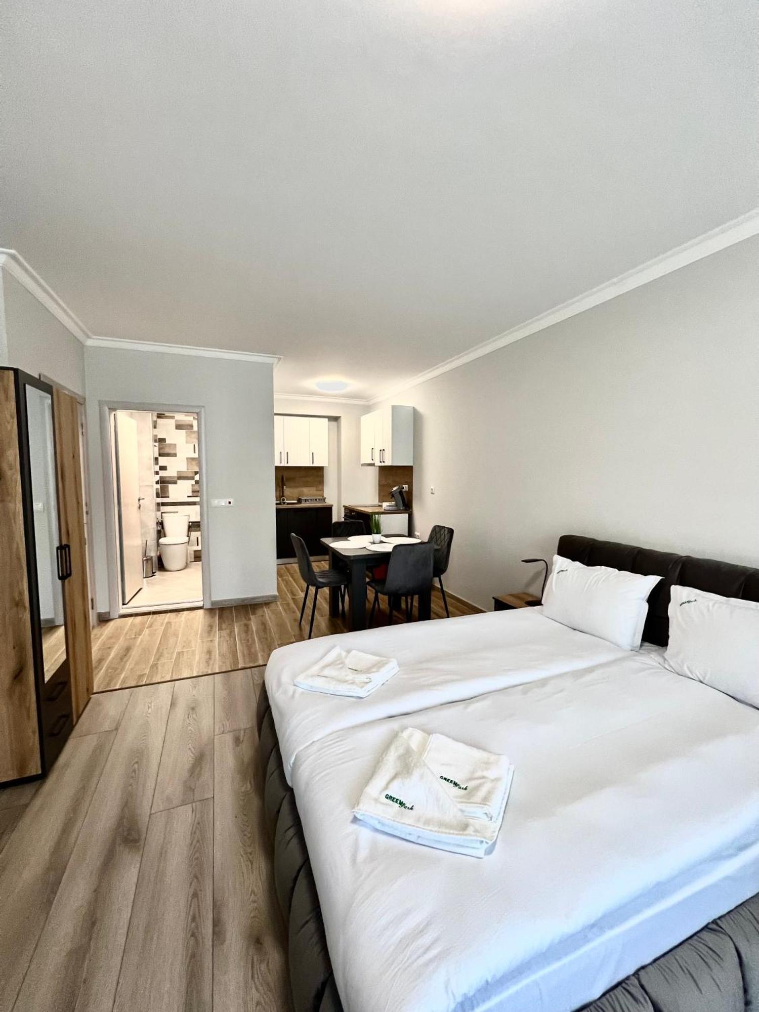 Green Park Apartments And Rooms For Guests アセノヴグラト エクステリア 写真