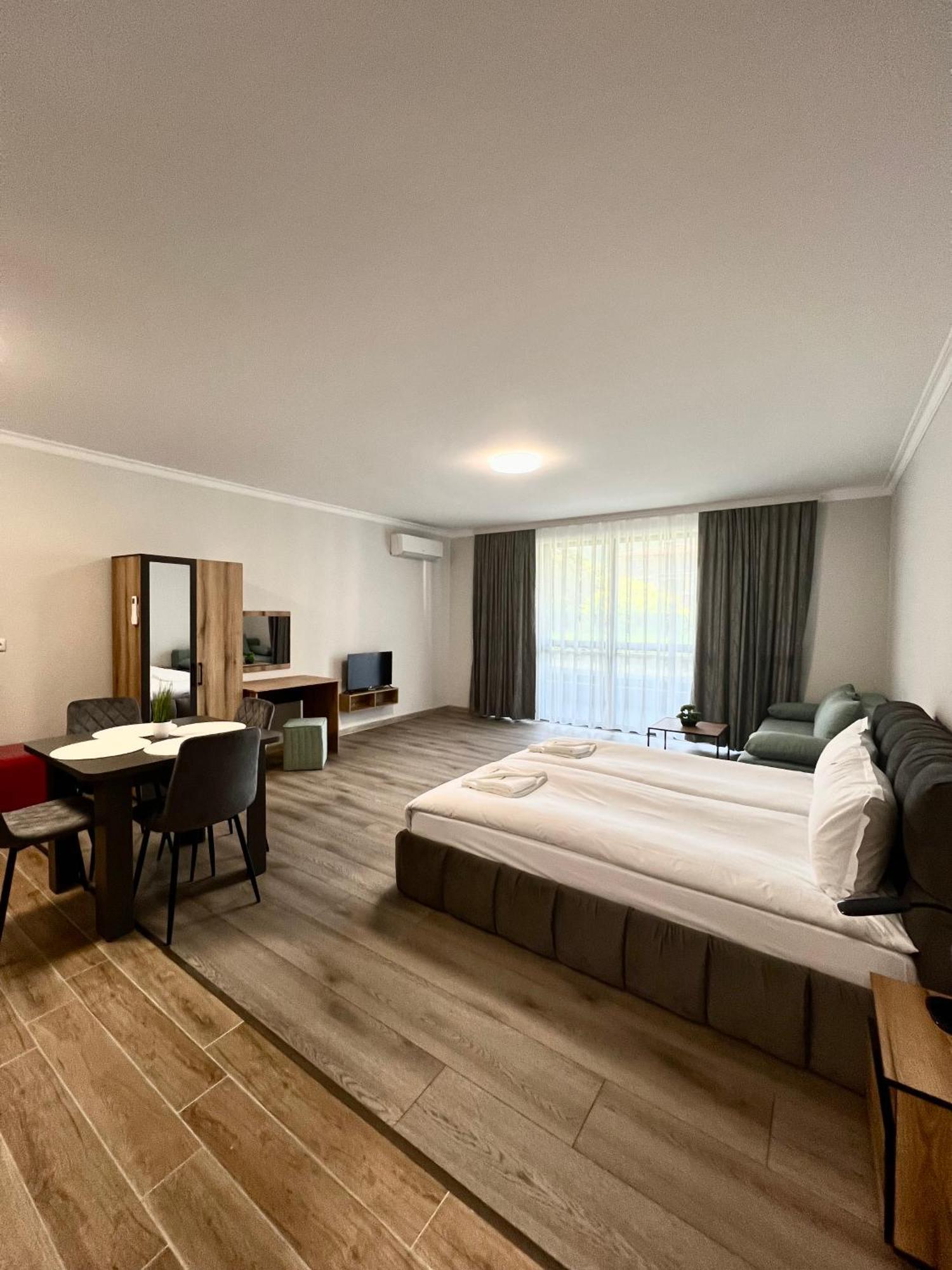 Green Park Apartments And Rooms For Guests アセノヴグラト エクステリア 写真